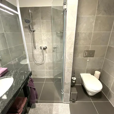 Lilie In Mit Tiefgarage, New And Modern Hévíz