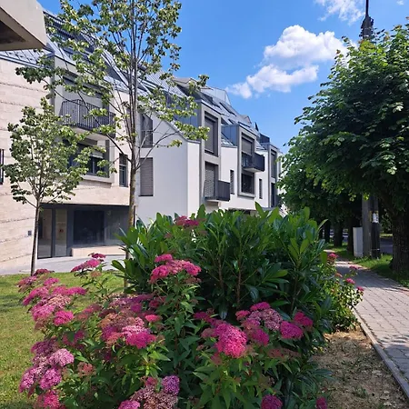 Appartement Lilie In Mit Tiefgarage, New And Modern