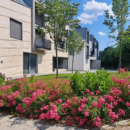 Lilie In Mit Tiefgarage, New And Modern Hévíz