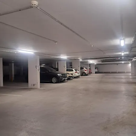 Lilie In Mit Tiefgarage, New And Modern Appartement