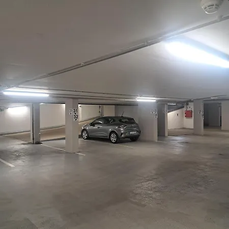 Lilie In Mit Tiefgarage, New And Modern