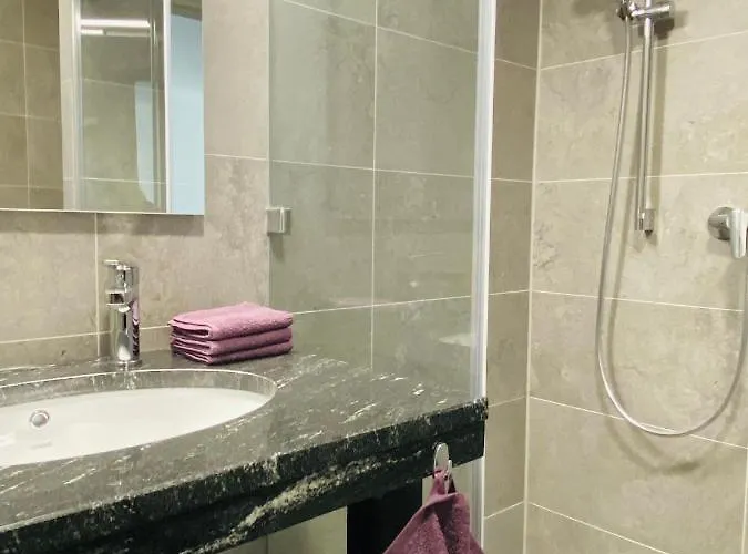 アパート Lilie In Mit Tiefgarage, New And Modern ヘーヴィーズ