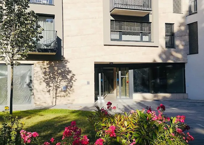 Lilie In Mit Tiefgarage, New And Modern