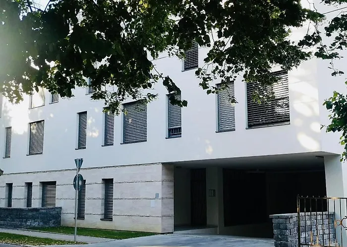 Appartement Lilie In Mit Tiefgarage, New And Modern