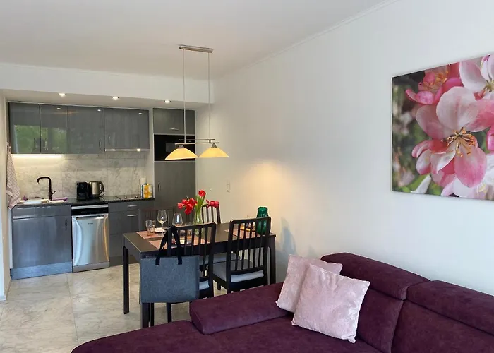 Lilie In Mit Tiefgarage, New And Modern Appartement