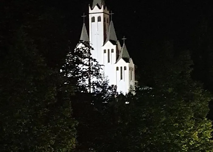 アパート Lilie In Mit Tiefgarage, New And Modern ヘーヴィーズ