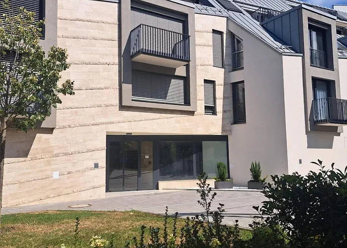 Lilie In Mit Tiefgarage, New And Modern * ヘーヴィーズ